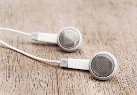 Once you clean the earbuds, set them aside and move on to the case. How To Clean Your Earbuds Popsugar Middle East Tech