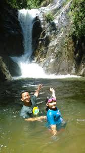 Terdapat sungai yang cetek dan amat sesuai serta selamat bagi aktiviti mandi manda si kecil. Sungai Chiling Kami Datang Lagi Alia Elena
