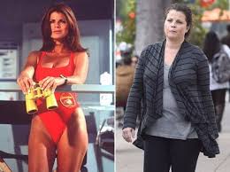 Новый спасатель прибывает в спасатели малибу и вызывает разные эмоции у нынешнего персонала. 28 Let Spustya Kak Sejchas Vyglyadyat Glavnye Aktyory Seriala Spasateli Malibu I Fakty O Novom Filme