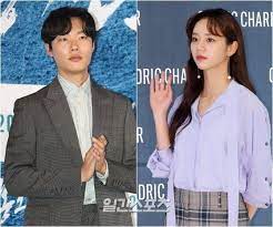 Here's our precious boy singing ''어떻게 (you)''. Netizen Buzz Hyeri And Ryu Jun Yeol Spotted On A Date In Chungdamdong