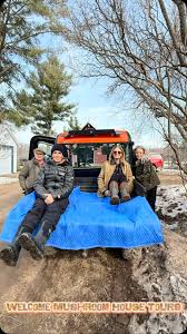 @lakecharlevoixmaple for a true maple syrup experience! So amazing with the  fact Earl Young was the original realtor for the property and EVERYTHING is  done OLD SCHOOL…..you want to drink the ...