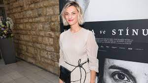 Maybe you would like to learn more about one of these? Bara Polakova Pracuju Tak Abych Se Za Sebou Jednou Mohla Otocit