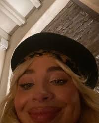 Sabrina Carpenter added a new photo.