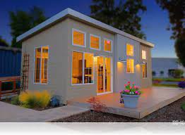 From cozy cottages to large family homes, prefab continues to redefine the future of construction, building, and design. Charming Small Prefab Home Small Prefab Homes Modern Tiny House Tiny House Movement