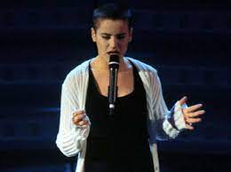 Lyrics for a casa di luca by silvia salemi. Silvia Salemi Il Successo Con A Casa Di Luca Il Dramma Famigliare Le Esperienze In Radio E Tv Corriere It