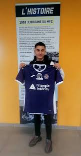 Votre formation fimo pour le transport de voyageurs et de marchandises a toulouse, contactez nous pour recevoir un devis gratuit. Signature Du Jeune Joueur Radoini Au Centre De Formation Du Toulouse Fc Tarn Et Garonne Castelsarrasin Le Petit Journal