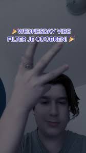 Korišćenje Wednesday Vibe Filtera za Vlogmas