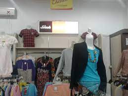 Penataan barang disesuaikan dengan jenis dan warna penataan barang dalam toko sangat penting karena hal ini dapat memudahkan pelanggan untuk mencari pakaian yang mereka inginkan. Peralatan Display Toko Baju Populer