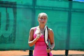 View the profiles of people named prisacariu andreea. Povestea Andreei PrisÄƒcariu Singura Junioare De Tenis A Romaniei PrezentÄƒ La Roland Garros Libertatea