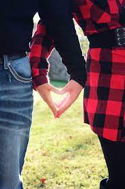 Couples Photo Shoot Ideas Cute Couple Heart Hands Couple Photography Winter Couple Photos Couple Photography
