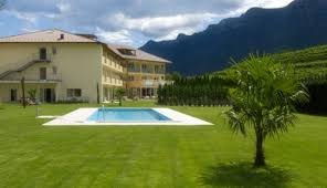 Küche und wein, lage und aussicht, badestrand und swimmingpool! Caldaro Hotels Apartments And Other Accommodations Lake Caldaro Kaltern Termeno And Caldaro