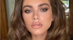 Sara sampaio is a victoria's secret angel, the face of giorgio armani beauty, and a watch football legend neymar jr. Potret Valentina Sampaio Transgender Yang Cetak Sejarah Di Dunia Fesyen