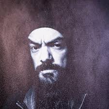 Q significa “te falta mucha calle”? Mi amigo de Venezuela me dijo eso pero  él no quiere explicarme. 🙄