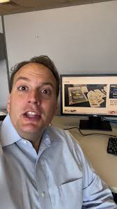 VIDEO: JD Vance visits Holt's Sweet Shop in Valdosta before heading to  event