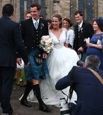 Andy murray gives fans a rare glimpse into his family life with wife kim and their children in one snap the tennis pro is about to chow down on a massive plate of sushi with the kitchen behind him. Andy Murray And Kim Sear S Wedding