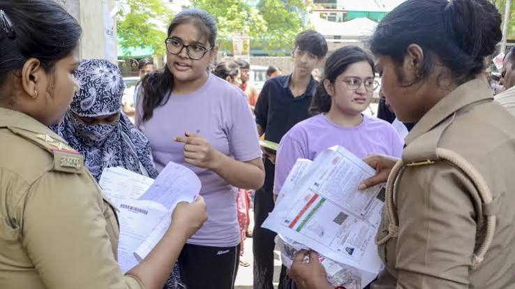 परीक्षा के दिन रैलियों और जुलूसों की अनुमति न दें जिला प्रशासन", NTA सुधारों पर बोली संसदीय समिति - India TV Hindi