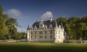 Élégamment décoré et meublé, le château de la loire abrite différents meubles raffinés italiens et en marbre ainsi que de magnifiques tapisseries il sera possible d'admirer la collection de costumes de l'époque ainsi que les célèbres personnages du conte la belle au bois dormant sculptés en. Chateau De La Belle Au Bois Dormant Avis De Voyageurs Sur Chateau D Azay Le Rideau Azay Le Rideau Tripadvisor