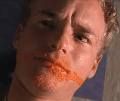 Y así fue como nos presentaron a uno de los mejores personajes de la serie.  💯