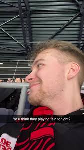 Travis St Denis Eishockey Check