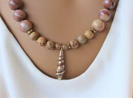 Collier pendentif Seashell, collier côtier, collier de style seaside,  collier fait main, collier Jasper, collier aux toniques terre