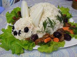 Vă prezentăm o salată delicioasă care se face extrem de rapid. Cum SÄ Ornezi Salata De Boeuf De Pasti Pentru A Å£i Impresiona Musafirii Modele Simplie De Decorare