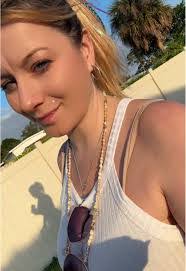 Cassandra Wells's Instagram, Twitter & Facebook