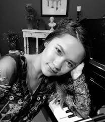 Cassandra Ramage's Instagram, Twitter & Facebook