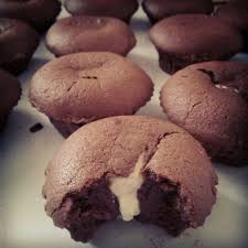 Muffin Chocolat Noir Au Coeur Fondant De Chocolat Blanc Recette Recette Muffin Chocolat Muffin Chocolat Coeurs En Chocolat