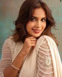 ❄️❄️❄️❄️ Muse @samyuktha_shan . Coustume @diademstore.in . Shot by  @vdop_photography . Makeup @shobsmakeover . Hair @loki_makeupartist .  Backdrop @mizubackdrops