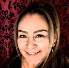 Eva Flores's Instagram, Twitter & Facebook