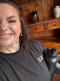 I've just come across these little stunners, beautiful condition and  working well too. The data sheet is via the internet, although the colours  are different.