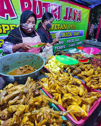 Tips sukses yang terakhir dalam membuka usaha pecel lele yaitu tentu saja melakukan pemasaran. Warung Penyetan Di Surabaya