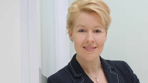 Familienministerin giffey sieht in regelmäßigen tests die einzige möglichkeit, um den kitabetrieb aufrechtzuerhalten. Giffey Will Pflegeberufe Attraktiver Machen