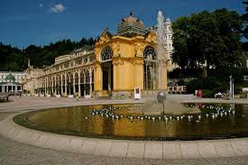 Es sind mehr als 60 miniaturen der sehenswürdigkeiten der tschechischen republik zu sehen, zum beispiel schloss červená lhota, alte bleicherei von. Wunderschone Kolonnaden In Marienbad Tschechien Hlavni Kolonada Marianske Lazne Marienbad Reisebewertungen Tripadvisor