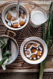 Bubur candil ubi jalar merupakan salah satu bubur tradisional yang masih digemari hingga saat ini. Bubur Candil Ubi Jalar Kolak Biji Salak