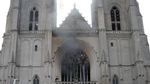 Últimos artículos, noticias y columnas de opinión con el país. Un Incendio Deteriora La Catedral De Nantes Otros De Los Grandes Monumentos En Francia
