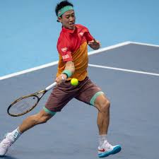 8 inches (177 cm) and weighs around 70 kg. Roger Federer Slumps To Straight Sets Loss Against Kei Nishikori At Atp Finals Atp World Tour Finals The Guardian