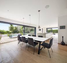 Esszimmer Modern Mit Offener Kuche Ideen Einrichtung Design Haus Weald House Baufritz Hausbaudirekt De Esszimmer Modern Wohnzimmer Einrichten Wohnen