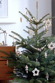 Wooden Christmas Decorations By Labelfreime Connox Beunique Weihnachtsbaumschmuck Weihnachtsdeko Trends Weihnachtsdekoration