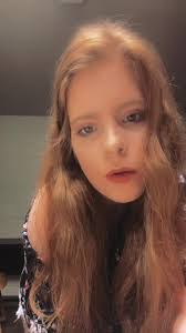 Melanie Hinton's Instagram, Twitter & Facebook