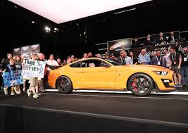 Akop szostak, który podczas niedawnej gali ksw 49 został znokautowany przez erko juna, ma za sobą siede. Pierwszy Ford Mustang Shelby Gt500 Sprzedany Za Ponad Milion Dolarow Motoryzacja W Interia Pl