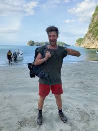 With the sweetest and the prettiest guy, he writes. Televisiekok Hugo Kennis Wint Expeditie Robinson Ik Stierf Duizend Doden Foto Destentor Nl