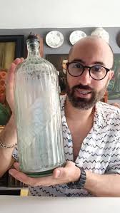 Antigua botella de VENENO ☠️, ., ., ., #uruguay #antiguedades #antiques  #art #arte #deco #decoracion #artdeco #vintage #montevideo  #legadoantiguedades