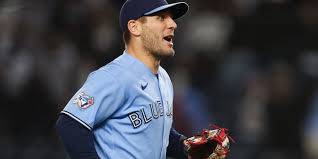Astros get their OF help in trade with Toronto for Gold Glover Varsho (source)