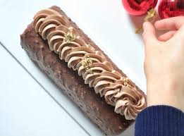 Buche Chocolat Vanille Glacage Rocher Recette De Noel Olivia Patisse Recette Gateau Noel Chocolat Vanille Recette Dessert Noel