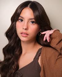 GLOWING KENDRA 😍 Kendra Kramer, the daughter of celebrity couple Chesca  and Doug Kramer, has been wowing her followers with stunning portraits  shared