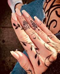 Fingers are a remarkable place for a quality tattoo because of their high visibility. Ja Wir Machen Auch Finger Tattoos Lakimii Stuttgart Facebook