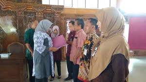 Check spelling or type a new query. 453 Pns Lingkungan Pemkab Sragen Terima Surat Kenaikan Pangkat Bupati Singgung Keseimbangan Sdm Tribun Jateng