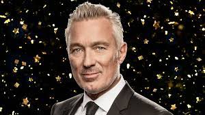 Martin kemp debuts new grey hairstyle, takes on phillip schofield in the silver fox department. Bbc One Let It Shine Martin Kemp