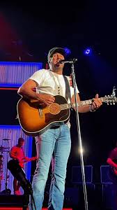 POV from a front row spot on the #CountrySongCameOnTour